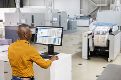 man working with a Canon Continuous Feed press